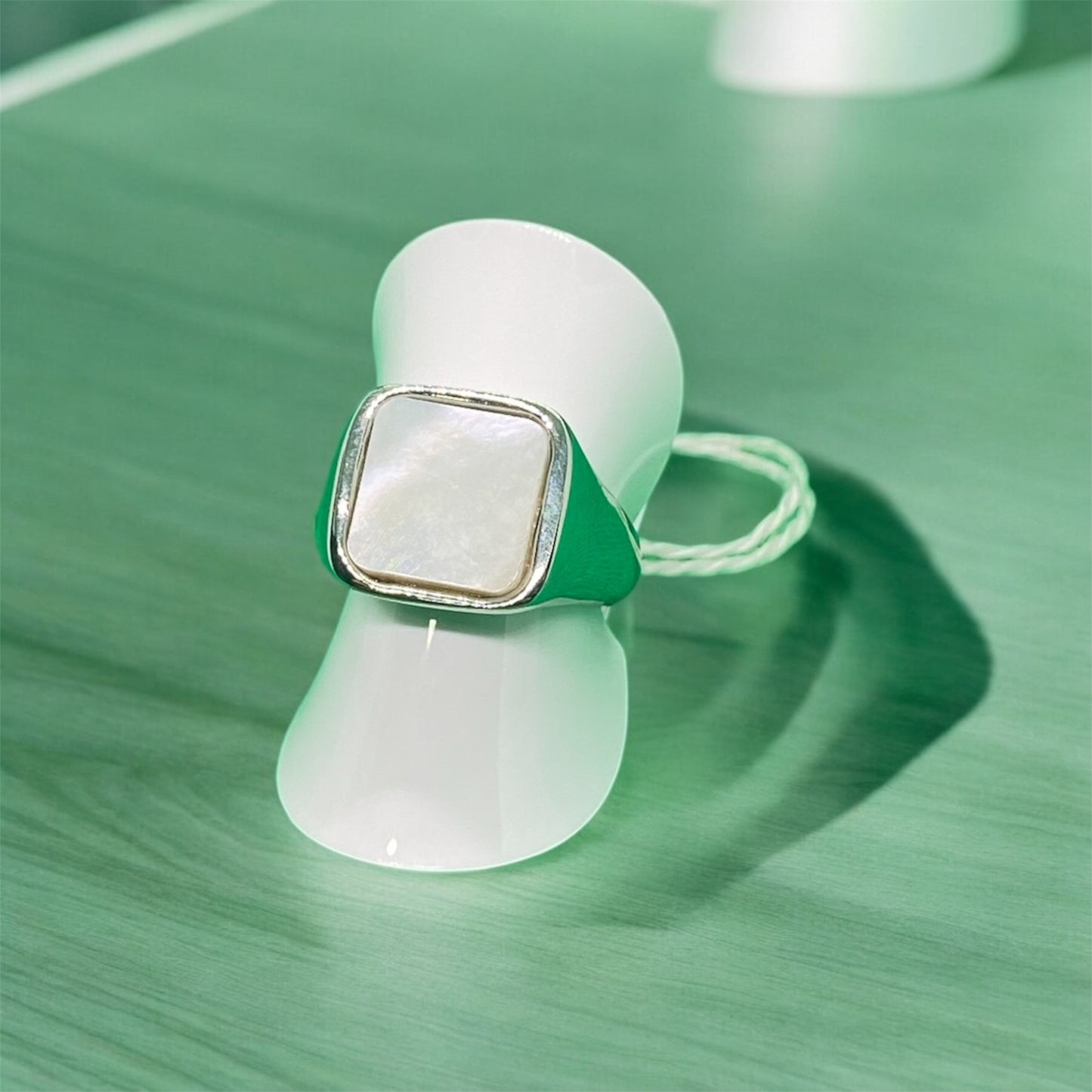 Anello da Mignolo in Argento 925 Rodiato con Madre Perla