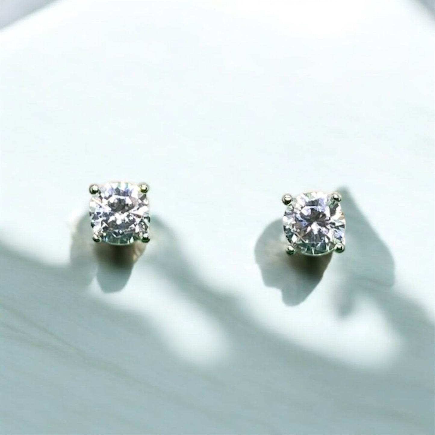 Coppia di Orecchini con Zirconi