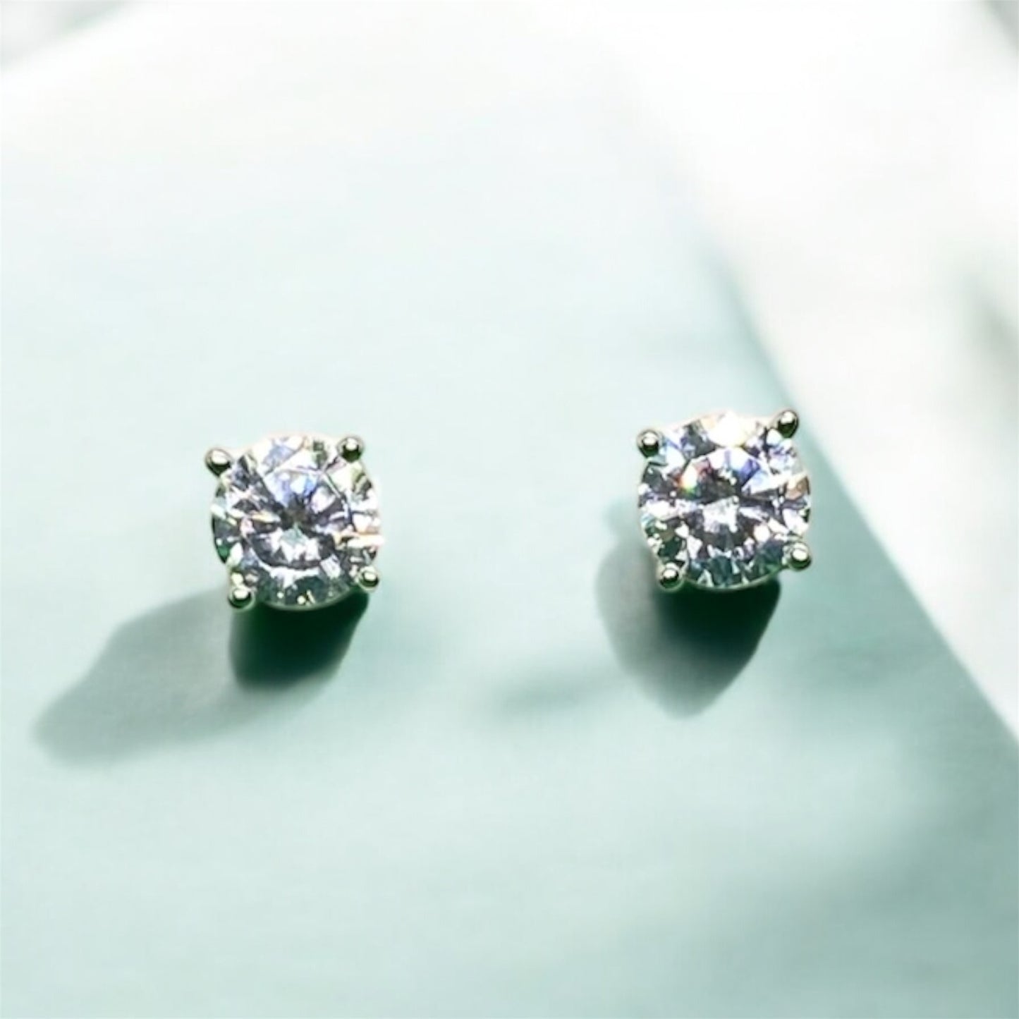 Coppia di Orecchini con Zirconi